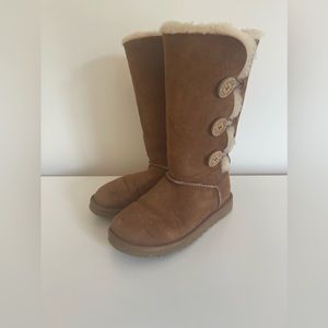 Ugg Bailey button triplet